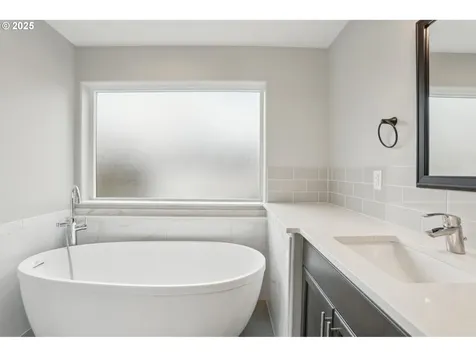 10311 NE 63rd Place Vancouver WA 98662