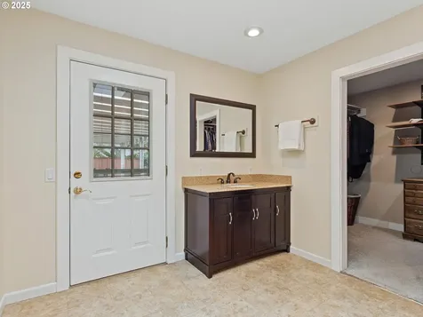 708 NW 80th Street Vancouver WA 98665