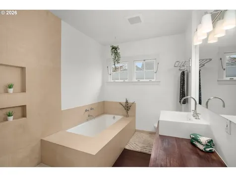 5015 NE Cleveland Avenue Portland OR 97211