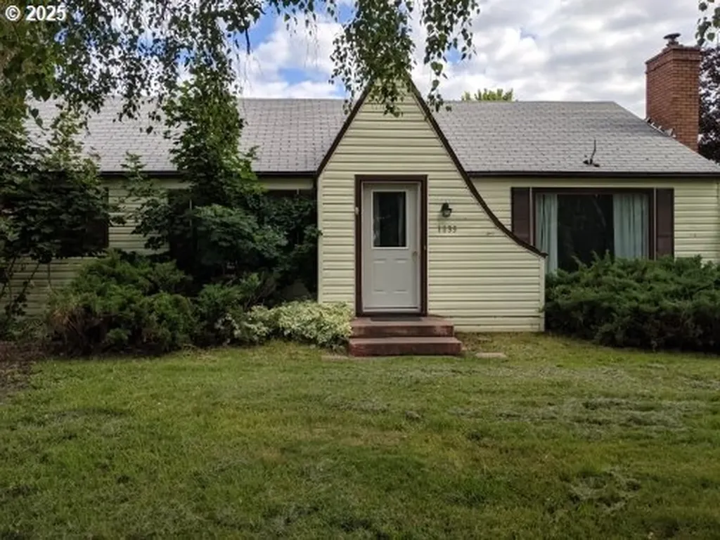 1135 Detroit Street Elgin OR 97827
