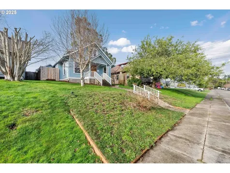 2650 Sheridan Avenue North Bend OR 97459