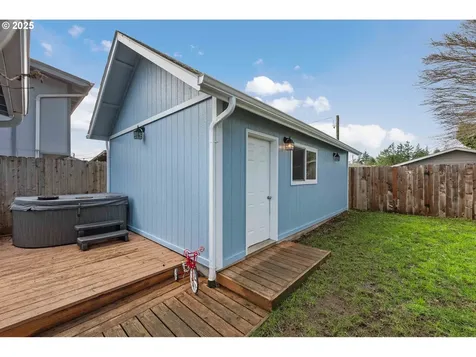 2650 Sheridan Avenue North Bend OR 97459