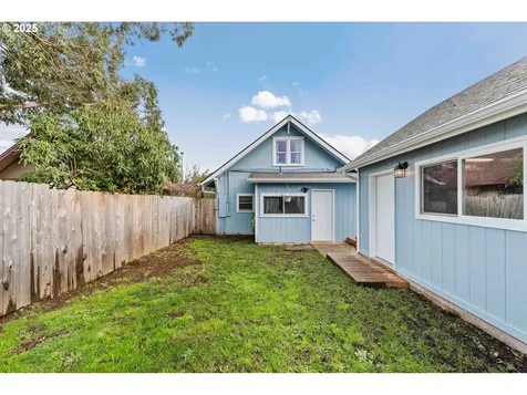 2650 Sheridan Avenue North Bend OR 97459
