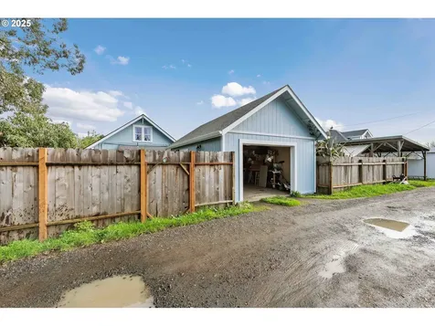 2650 Sheridan Avenue North Bend OR 97459