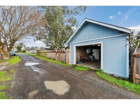 2650 Sheridan Avenue North Bend OR 97459