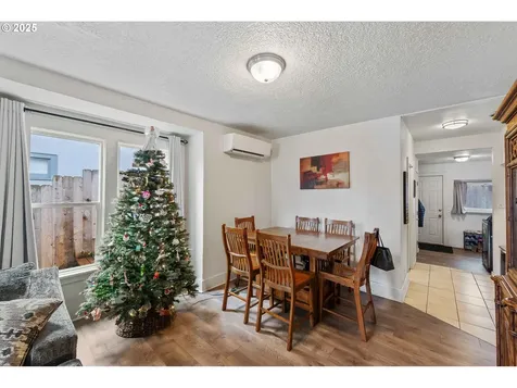 2650 Sheridan Avenue North Bend OR 97459