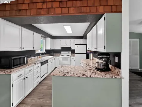 1783 NE Todd Street Roseburg OR 97470
