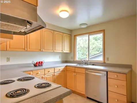 9435 SW 53rd Avenue Portland OR 97219