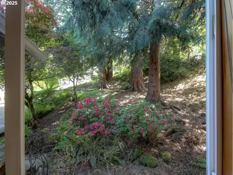 9435 SW 53rd Avenue Portland OR 97219