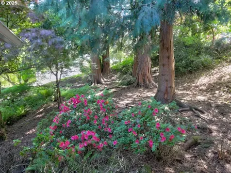 9435 SW 53rd Avenue Portland OR 97219