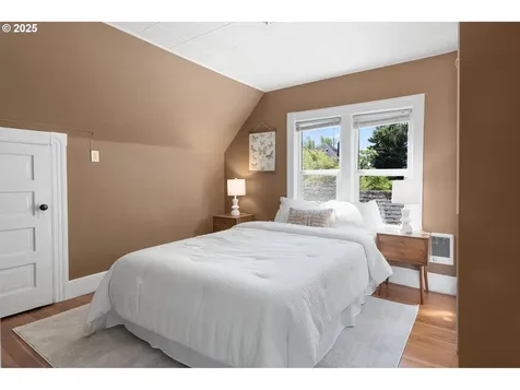 710 SE 26th Avenue Portland OR 97214