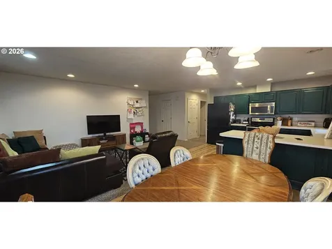 4986 Rebecca Street Salem OR 97305