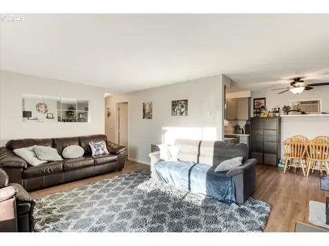 251 SE 3rd Avenue Canby OR 97013