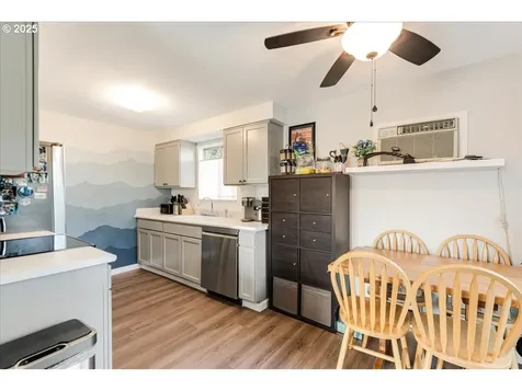251 SE 3rd Avenue Canby OR 97013
