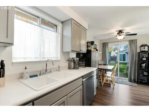 251 SE 3rd Avenue Canby OR 97013