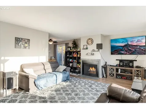 251 SE 3rd Avenue Canby OR 97013