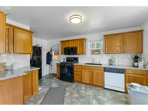 1622 9th Avenue Sweet Home OR 97386