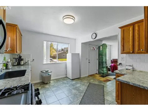 1622 9th Avenue Sweet Home OR 97386