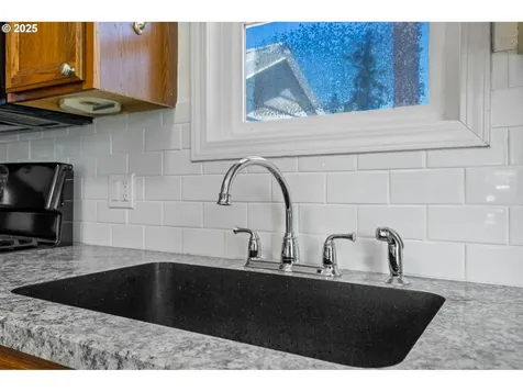 1622 9th Avenue Sweet Home OR 97386