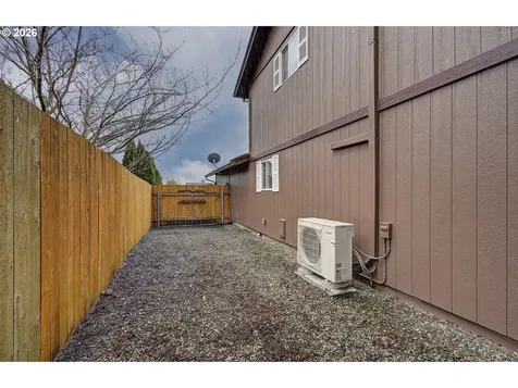 1421 E 4th Circle La Center WA 98629