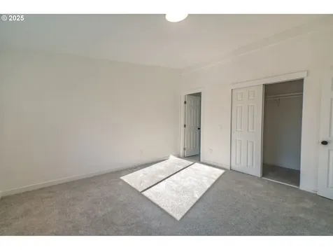 553 Woodland Avenue Woodburn OR 97071