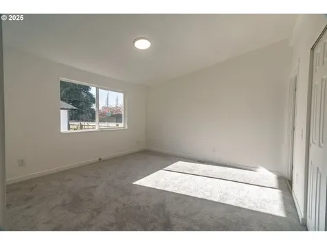 553 Woodland Avenue Woodburn OR 97071