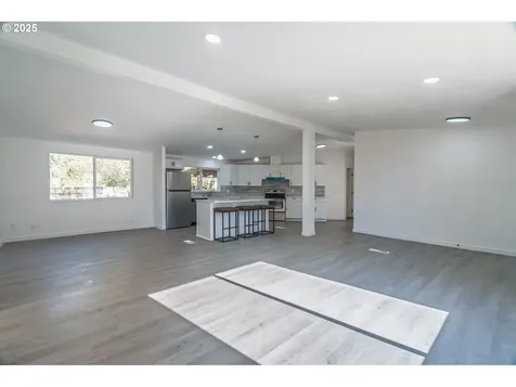 553 Woodland Avenue Woodburn OR 97071