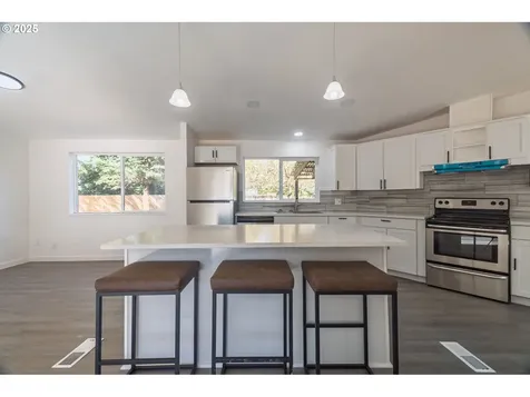 553 Woodland Avenue Woodburn OR 97071