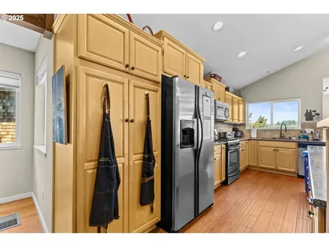 238 SW 27th Street Newport OR 97365