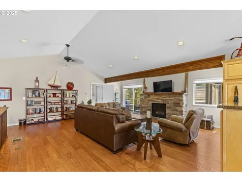 238 SW 27th Street Newport OR 97365