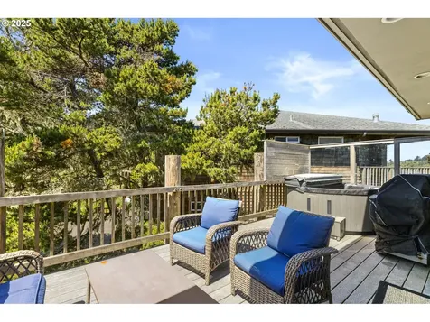 238 SW 27th Street Newport OR 97365