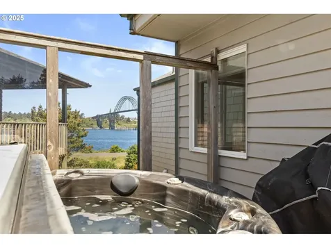238 SW 27th Street Newport OR 97365