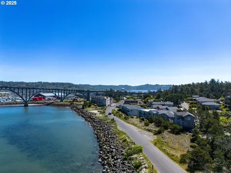238 SW 27th Street Newport OR 97365