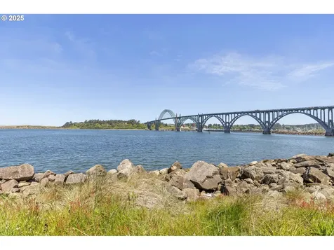 238 SW 27th Street Newport OR 97365