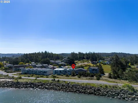 238 SW 27th Street Newport OR 97365