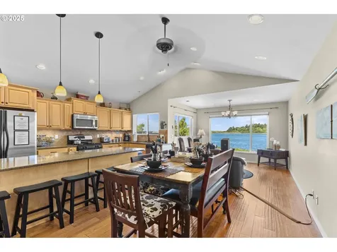 238 SW 27th Street Newport OR 97365