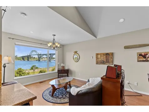 238 SW 27th Street Newport OR 97365