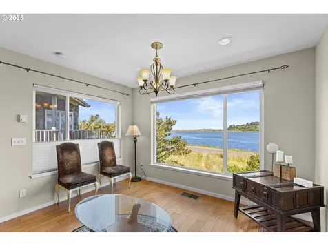 238 SW 27th Street Newport OR 97365