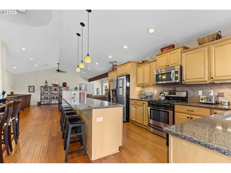 238 SW 27th Street Newport OR 97365
