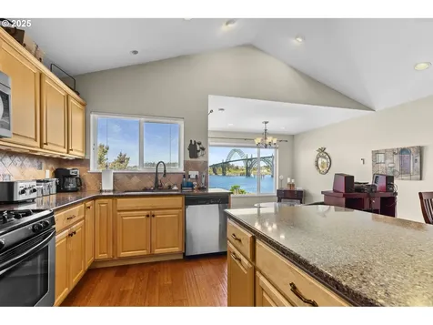 238 SW 27th Street Newport OR 97365