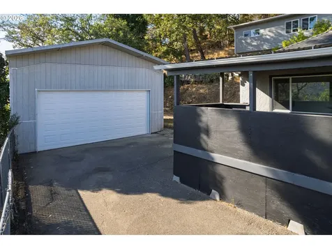 1830 NW Goetz Street Roseburg OR 97471