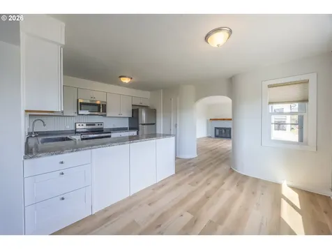 1830 NW Goetz Street Roseburg OR 97471