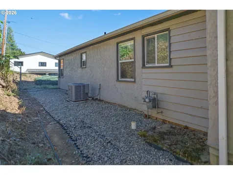 1830 NW Goetz Street Roseburg OR 97471