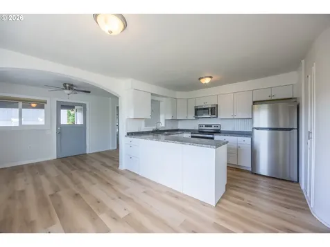 1830 NW Goetz Street Roseburg OR 97471