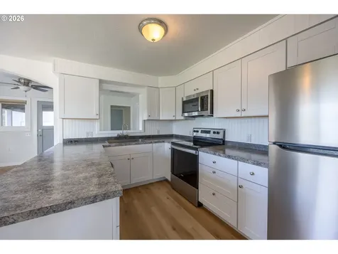 1830 NW Goetz Street Roseburg OR 97471