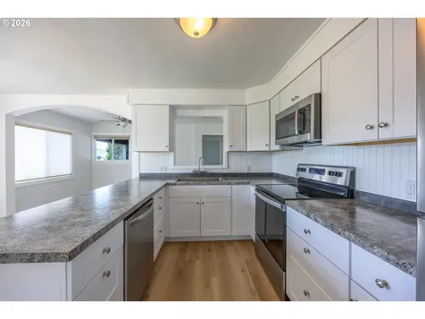 1830 NW Goetz Street Roseburg OR 97471