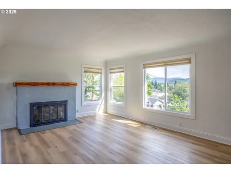 1830 NW Goetz Street Roseburg OR 97471