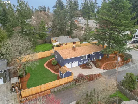 8330 SW 43rd Avenue Portland OR 97219