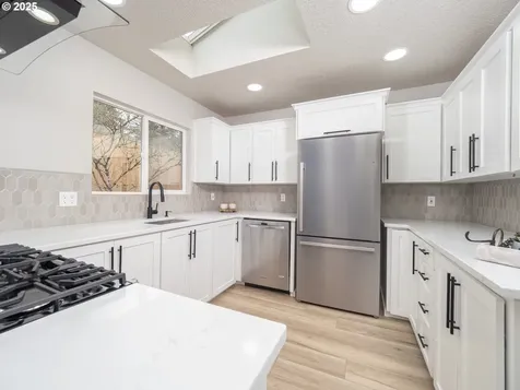 8330 SW 43rd Avenue Portland OR 97219