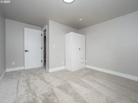 8330 SW 43rd Avenue Portland OR 97219